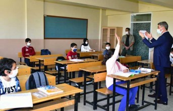 Vali Baruş'tan Kademeli Açılan Okullara Ziyaret