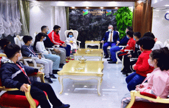 Başkan Çınar, Başarılı Sporcularu Misafir Etti