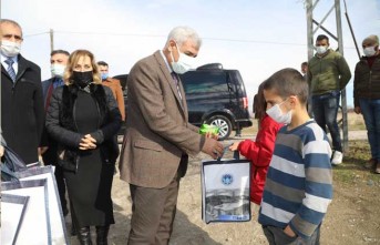 Başkan Güder, İhtiyaç Sahibi Çocukların Yüzünü Güldürdü