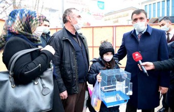 Başkan Gürkan, Minik Kardelen’in Yüzünü Güldürdü