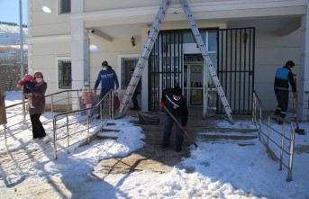 Battalgazi Belediyesi, Aşı Olacak Çocukların Ve Ailelerin Yardımına Koştu