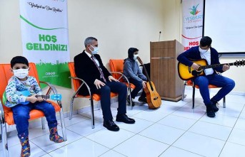 Gitar Kursu, Müslüm Gürses’in Şarkılarıyla Açıldı