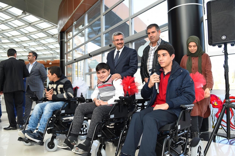 43 akülü tekerlekli sandalye engelli vatandaşlara dağıtıldı