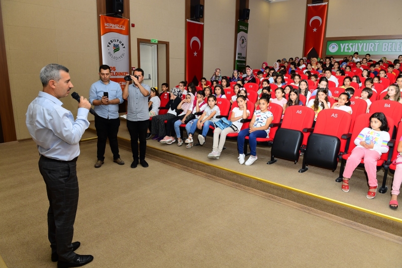 Başkan Çınar, Çocuklarla Çizgi Film İzledi
