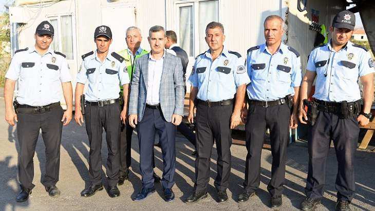 Çınar'dan Polis Arama Noktalarına Bayram Ziyaretinde Bulundu