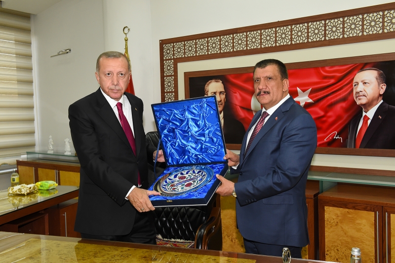 Erdoğan, Büyükşehir Belediyesini Ziyaret Etti