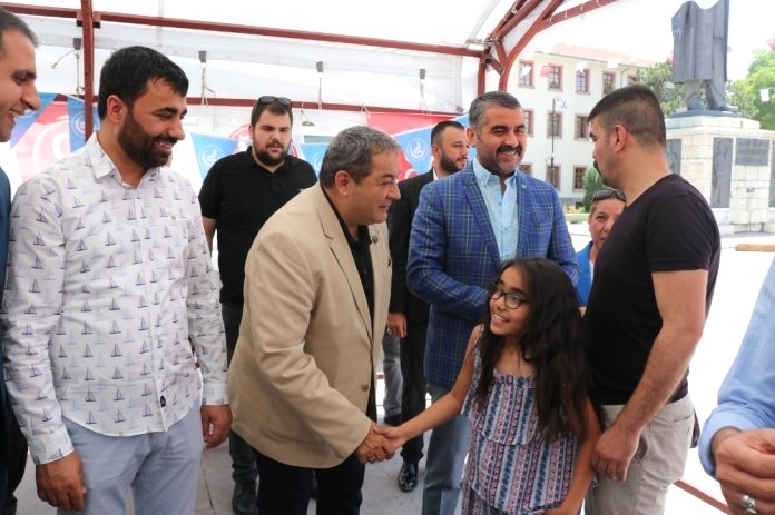 Malatya Meydanında MHP Vatandaşlarla Bayramlaştı