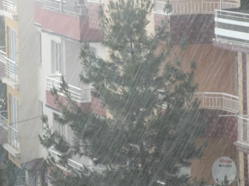 Malatya'da dolu yağışı etkili oldu