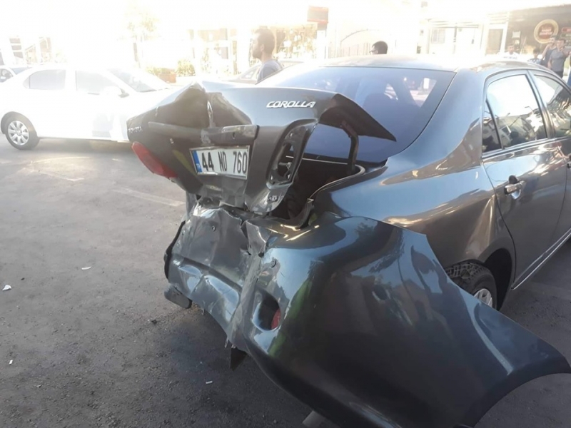 Malatya'da Feci Kaza! Sürücüyü Otomobilin Altına Aldı
