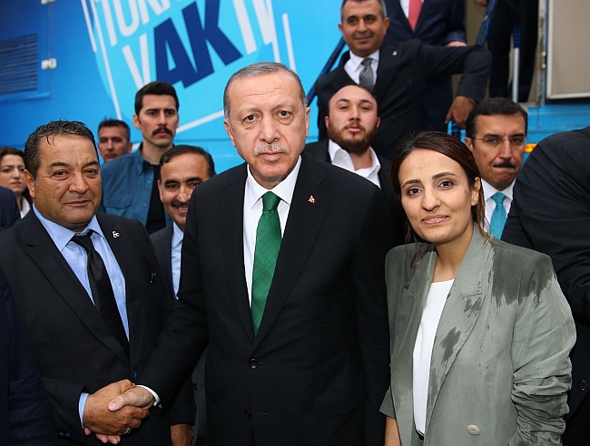 MHP Adayı Fendoğlu, Cumhurbaşkanı Erdoğan'ı Karşıladı