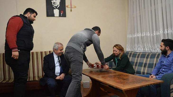 Rektör Karabulut’tan öğrenci evine sürpriz ziyaret