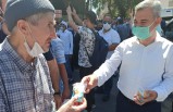 Başkan Çınar, Ayasofya-İ Kebir Cami-İ Şerif Önünde Kayısı İkram Etti
