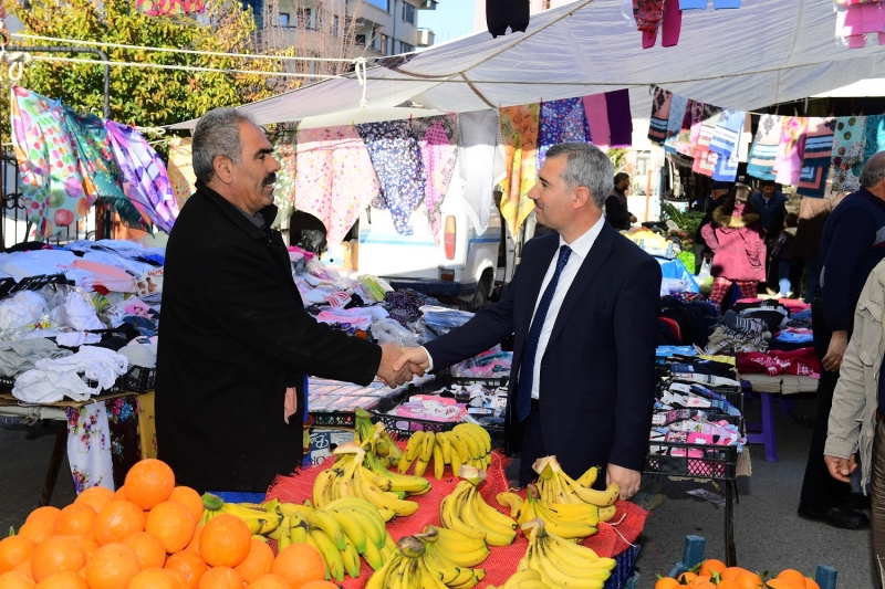 Yeşilyurt Belediyesi'nden Çiftçilere 100 Bine Yakın Sebze Fidesi 