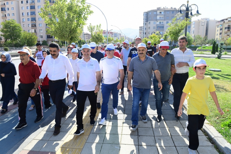 ‘Yeşilyurt Yürüsün’ Etkinliğiyle Sağlıklı Yaşam Yürüyüşü Düzenledi