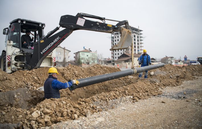 Yüzakı Bulvarı'nda Alt Yapı Çalışmaları Devam Ediyor