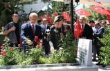 Vali Yavuz, Arefe Günü Şehitliğimizi Ziyaret Ederek Şehit Aileleriyle Bir Araya Geldi