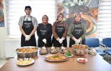 Maharetli Eller, En Güzel Analı-Kızlı Yemeğini Yapmak İçin Yarıştı 