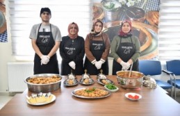 Maharetli Eller, En Güzel Analı-Kızlı Yemeğini...