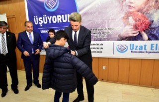 444 Çocuğa Kışlık Mont Dağıtıldı