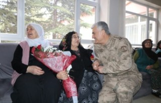 Jandarmadan huzurevine ziyaret