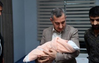 Başkan Çınar, Azra Bebeğin İsmini Kulağına...