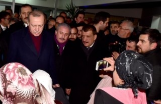 Başkan Gürkan, Depremzedeleri Ziyaret Etti
