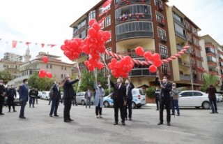 Battalgazi’de 23 Nisan Coşkusu Balkonlara Taşındı