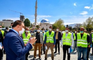 MBB kapı kapı evlere maske dağıtıyor