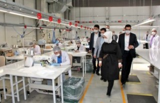 Çalık, maske üreten fabrikaları ziyaret etti