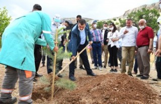 Babalar Gününde Fidanlar Toprakla Buluştu