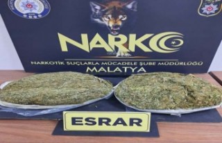 Otobüsle esrar maddesi taşıyan yolcu ile otobüs...