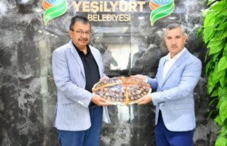 Yazar Hayati İnanç, Yeşilyurt Konaklarını Gezdi