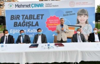 Yeşilyurt Belediyesinden Öğrencilere Tablet Bağışı