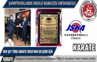 Barguzu orta okuluna teşekkür plaketi verildi