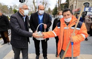 Başkan Güder, Kandil Simidi Dağıttı