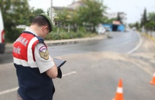 Kaçak Göçmenler Yol Uygulamasında Jandarma'ya...