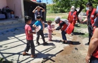 Kızılay Yeşilyurt Şubesi  Şahnahan'a Bayram...