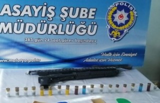 Uyuşturucu hap ve silah ele geçirildi