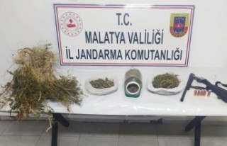 Malatya'da  kilo 120 gram esrar geçirildi