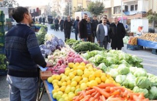 Başkan Güder Pazarcı Esnafını Gezdi