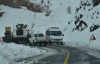 Kapanan yollar açılıyor