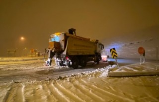 Büyükşehir Belediyesinden Kar Mesaisi