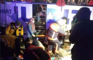 Hekimhan yolunda yolcu otobüsü kazası: 22 yaralı