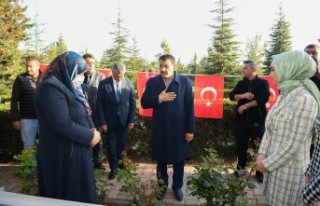 Başkan Gürkan, Bayramın İlk Gününde Şehitlik’i...