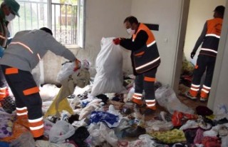 Malatya'da Çöp Evden 1 Kamyon Çöp Çıkardı