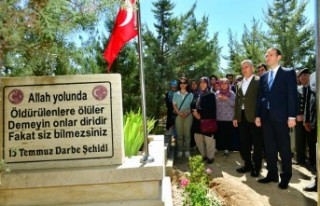 15 Temmuz Şehidi Zekeriya Bitmez Kabri Başında...