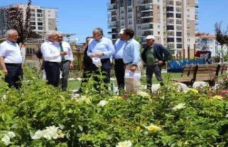 Milletvekili Çakır ve Başkan Güder, gül bahçesini...