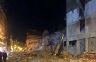 Artçı Deprem Sonrası Malatya'da Bina Çöktü