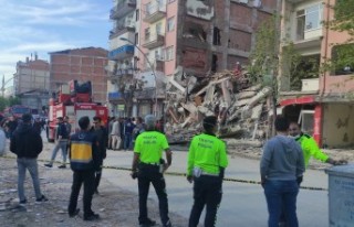 Malatya'da Ağır Hasarlı Bina Çöktü