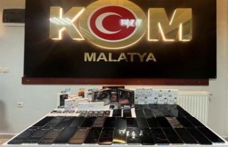 Malatya'da Gümrük Kaçağı 54 Adet Cep Telefonu...